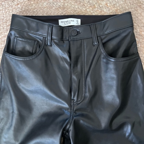 Abercrombie & Fitch Vegan Leather 90s Straight Pant - Picture 8 of 9